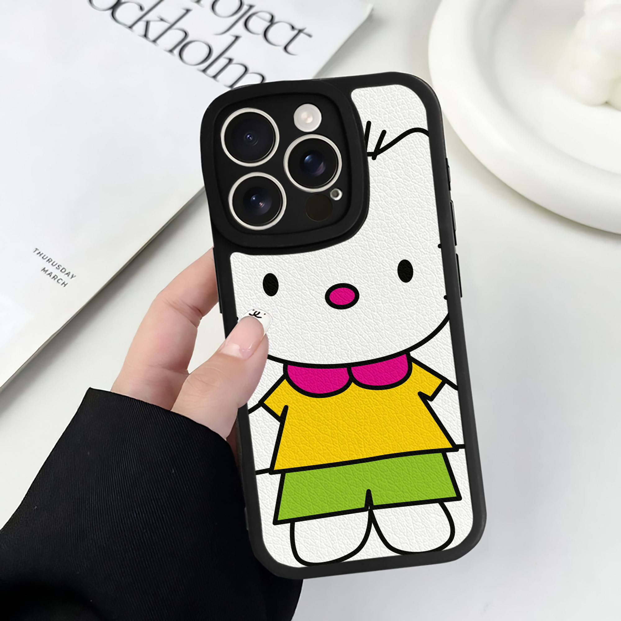 （画像用） Hello Kitty ハローキティ 【iPhone 16シリーズ対応】シリコンスマホケース（レザー調） 材質：シリコン